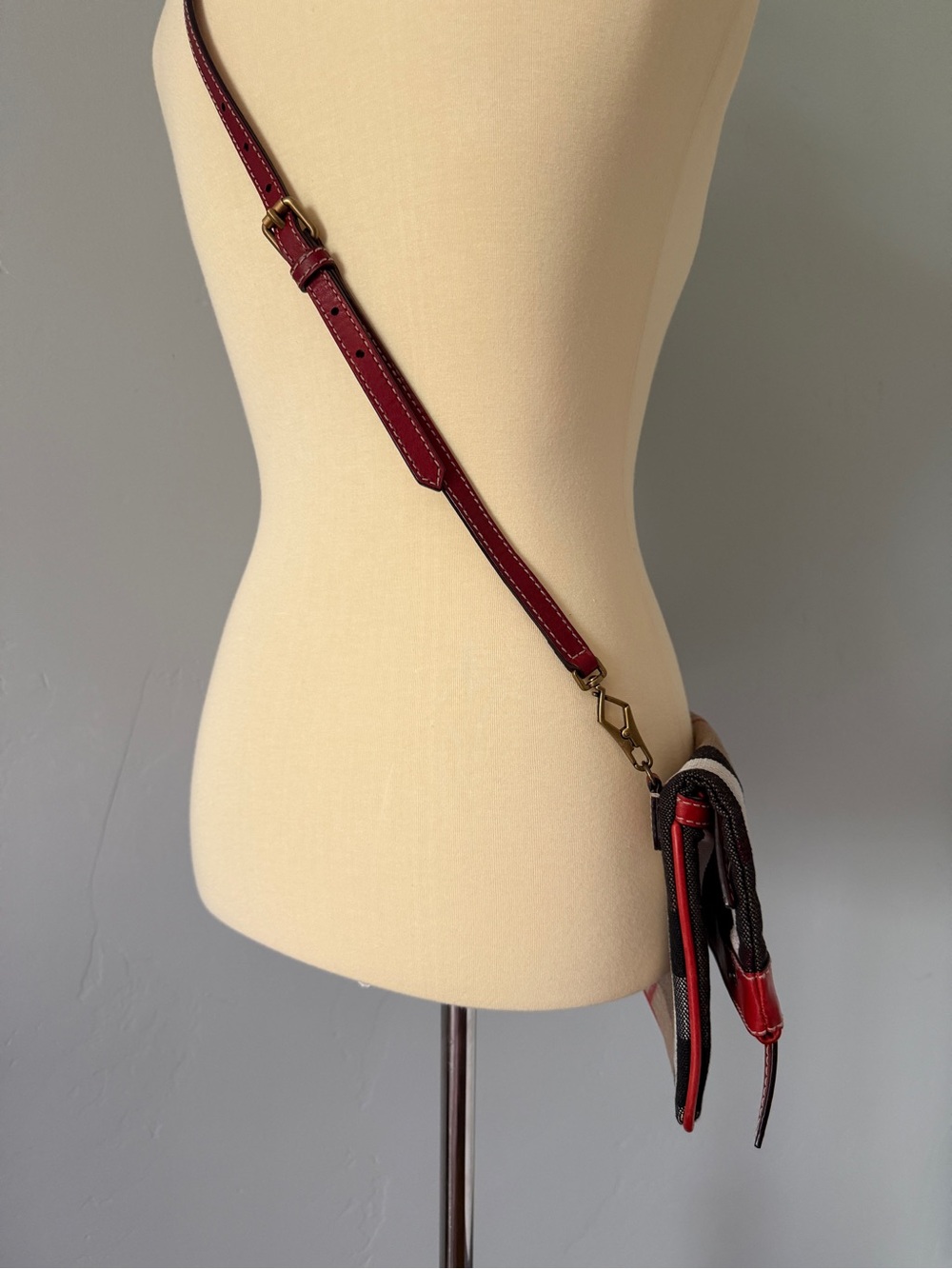 Burberry House Check Jute Clutch Crossbody Red Leather Trim - Picture 11 of 13